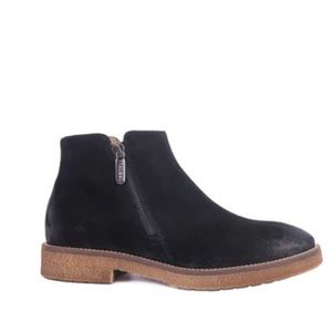 Italeau Foliana Booties. Womens size 9.5